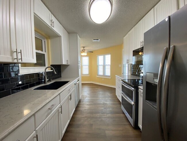 Building Photo - SOUTH FORK TOWNHOMES, UNIT C-7