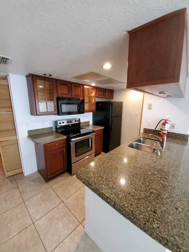 2048 Royal Bay Blvd, Kissimmee, FL 34746 Townhome Rentals in