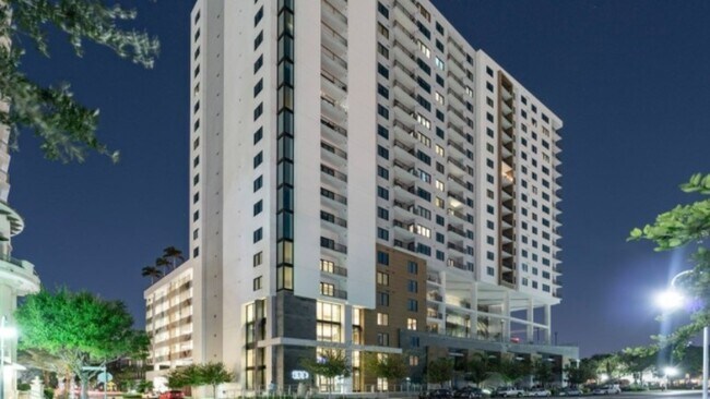 Building Photo - 500 Knights Run Ave