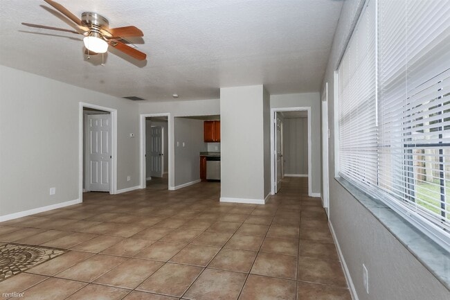 Building Photo - 4 br, 2 bath House - 950 York Street