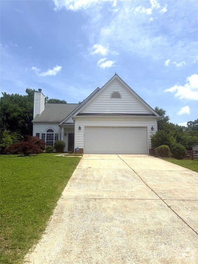 Building Photo - 13705 Queenswater Ln