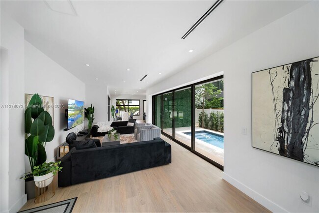 Foto del edificio - 3463 Day Ave