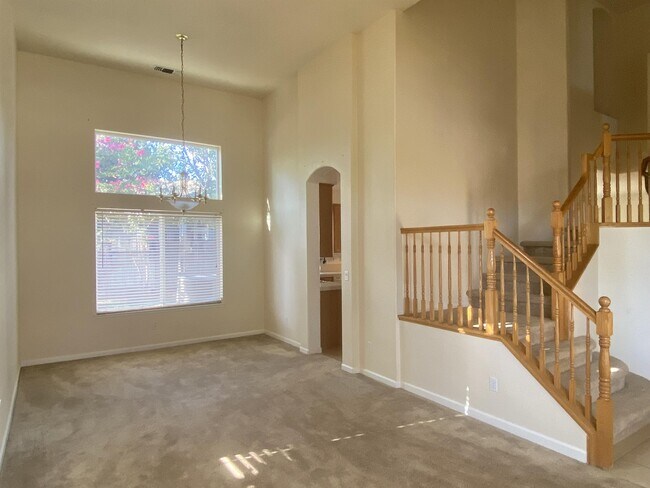 Building Photo - 8434 Kingmont Way