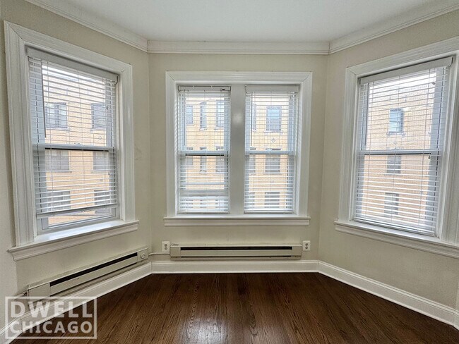 Building Photo - 3820 N Greenview Ave