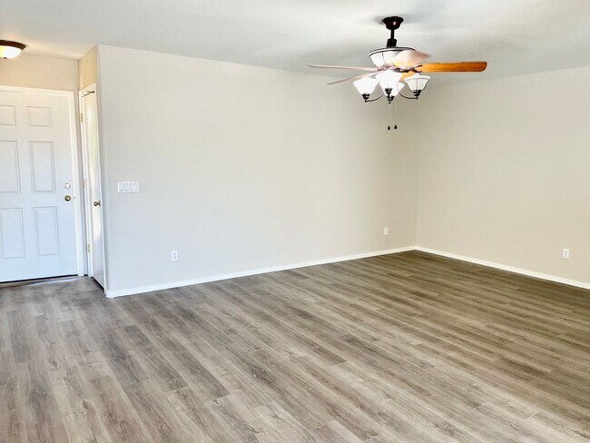 Foto del edificio - Beautiful 3 Bedroom Single Level Home In B...