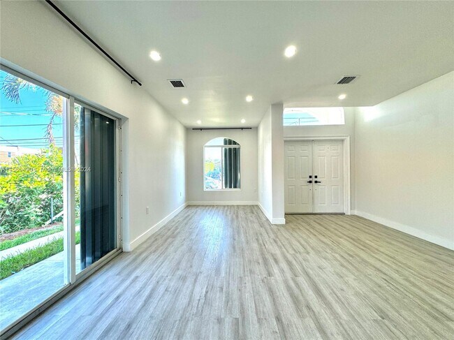 Foto del edificio - 3039 SW 16th Ter