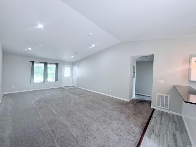 Foto del edificio - 180 Lakeland Dr