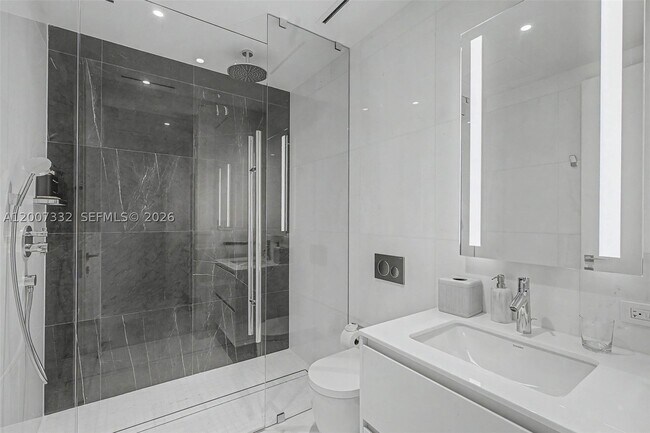 Foto del edificio - 300 Biscayne Blvd