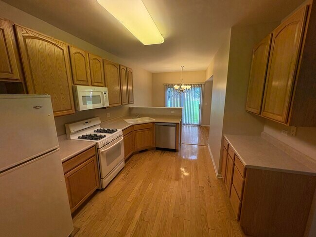 Foto del edificio - 2221 Stoughton Dr