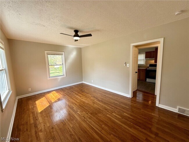 Foto del edificio - 857 Kennebec Ave