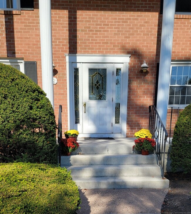 Foto del edificio - 12 Brewster Rd