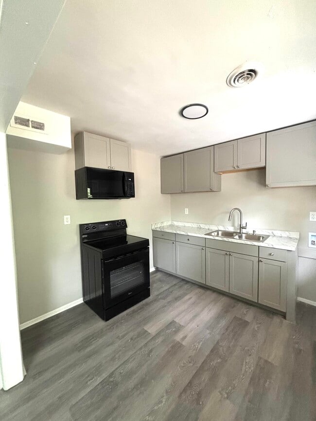 Building Photo - 1282 Crosland Dr NE