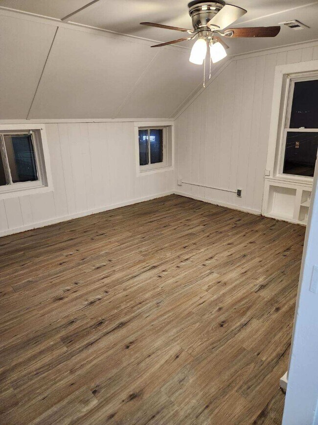 Bedroom 1 - 30 Willow St