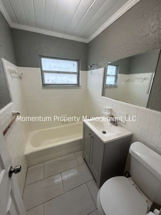Foto del edificio - 3618 Machado St