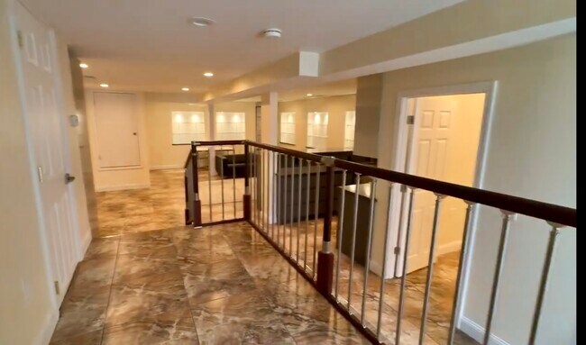 Building Photo - 27 Saint Marys Ct