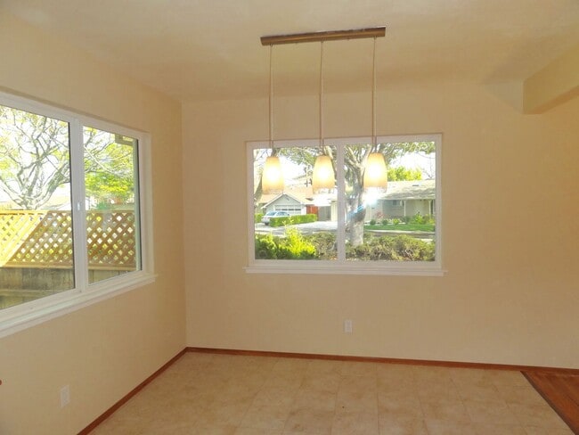Building Photo - Single-Story Home on a Spacious Corner Lot Near Westgate