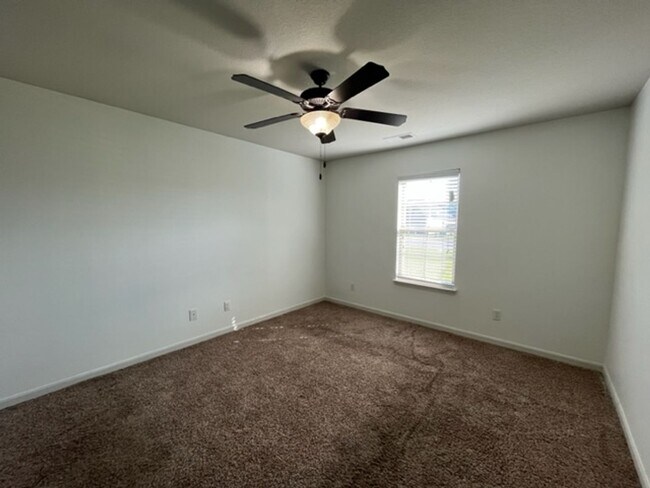 Building Photo - Renovated 3 Bedroom 2 Bath Home with Bonus...