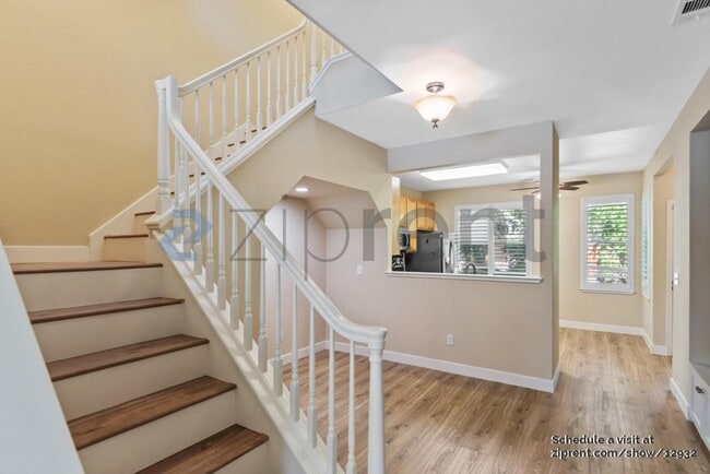 Building Photo - Unit