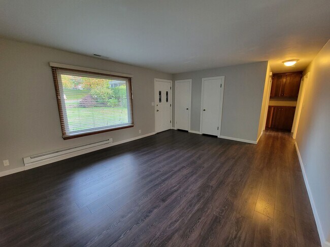 Foto del edificio - Great Home, Nice Yard,  Available Now