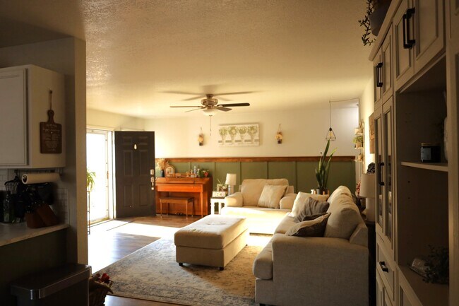 Foto del edificio - 1732 Challis Dr