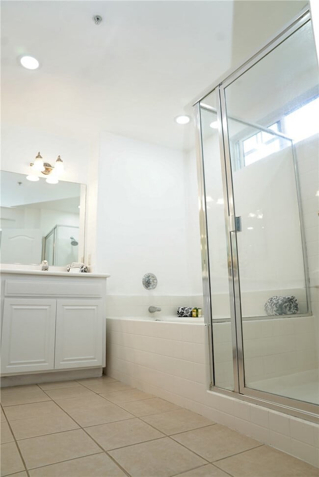 Foto del edificio - Craftsman-Style 3BR Home with Garage & Private Patio in North Monrovia