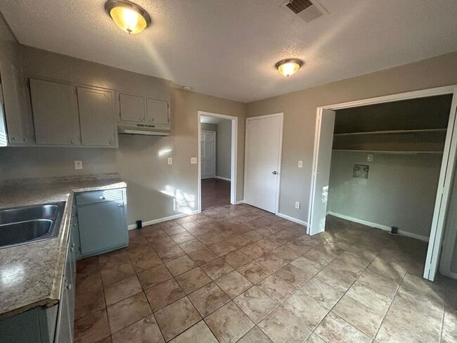 Foto del edificio - 3225 Balsam Ave SW
