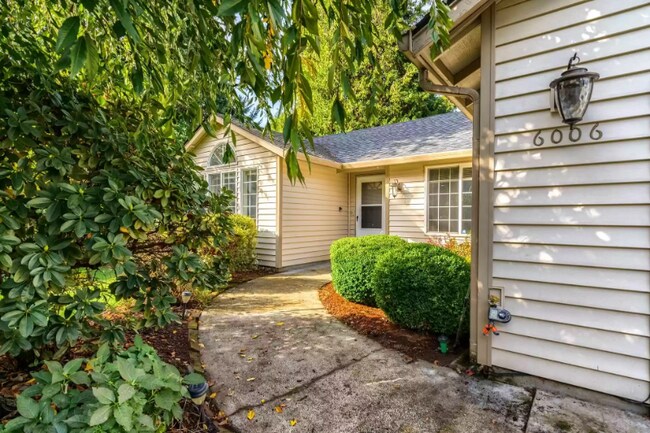 Building Photo - 6006 NW Lincoln Ave