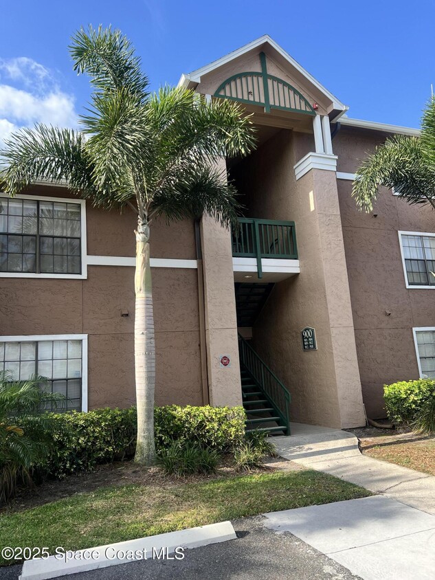 Foto principal - 7667 N Wickham Rd