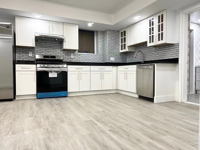 Foto del edificio - 231 Jerome Ave