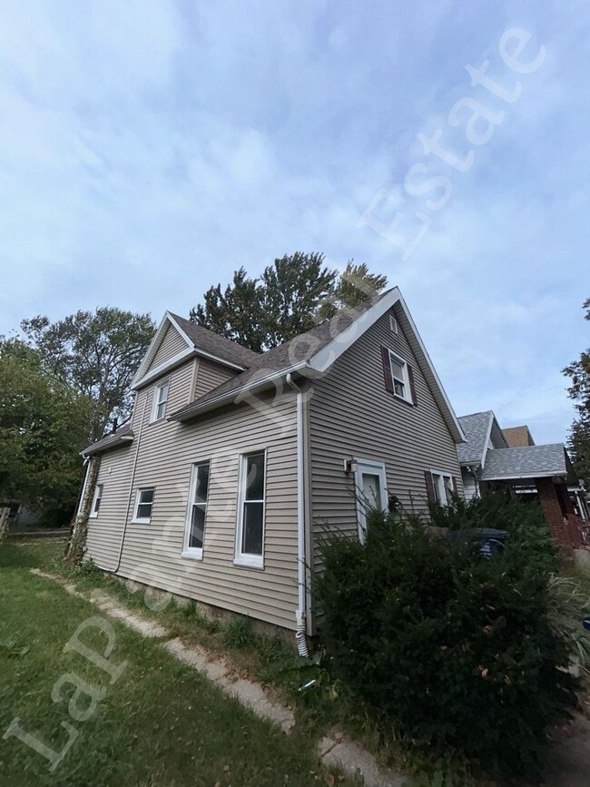 Building Photo - 4105 Walker Ave