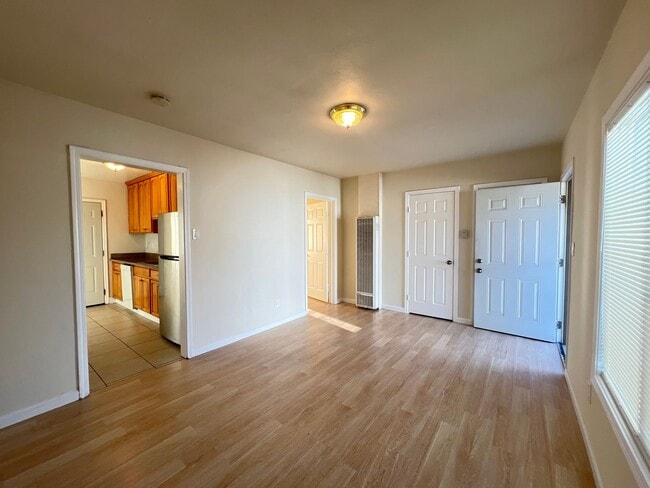 Building Photo - 1st Month's Rent is FREE!!! Conveniently Located Newly Remodeled 1 Bed/ 1 Bath Duplex for Rent In...