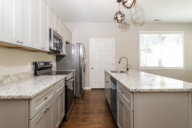 Foto del edificio - 435 Little Sycamore Ln