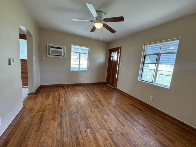 Building Photo - 4501 Packard St