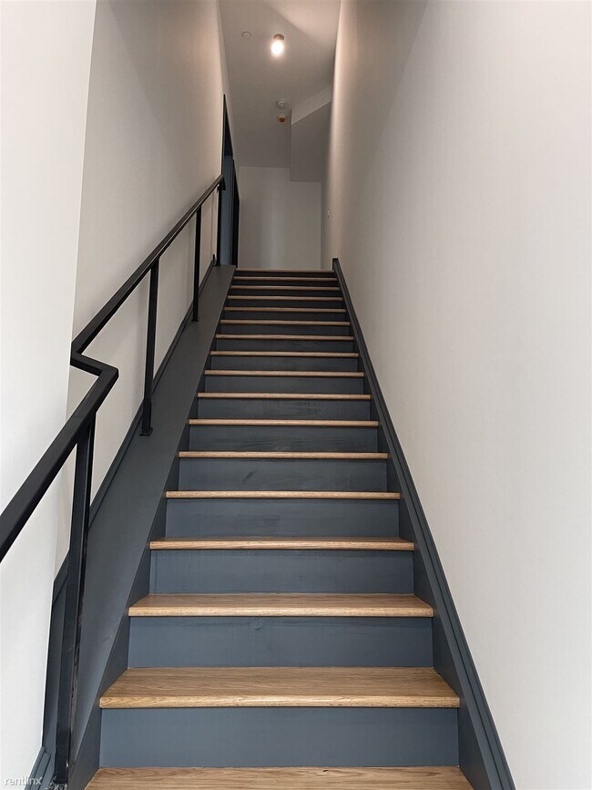 Foto del edificio - 2 br, 2.5 bath Triplex - 555 North Lawrenc...
