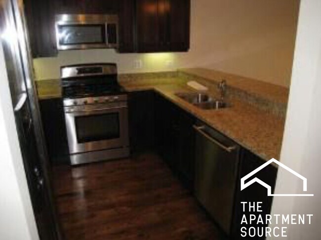 Foto del edificio - 1136 W Diversey Pkwy