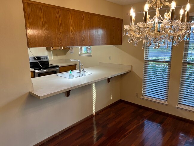 Dining room looking into kitchen. - 233 Red Oak Dr E