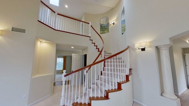 Building Photo - Spacious 4 Bed / 3 Bath Winchester Commons Home!