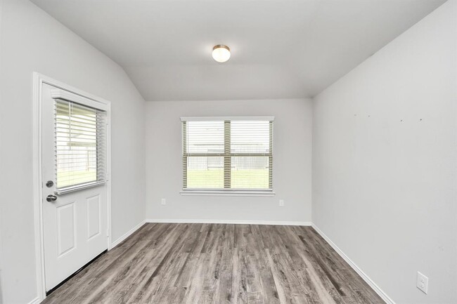 Foto del edificio - 2214 Welborn Dr