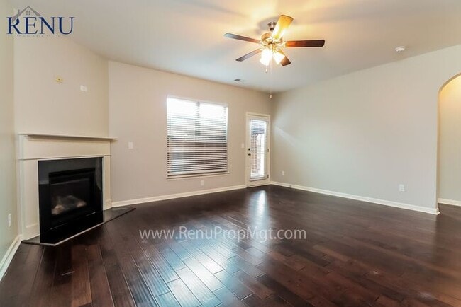 Foto del edificio - Now available 4 bedrooms 3 baths