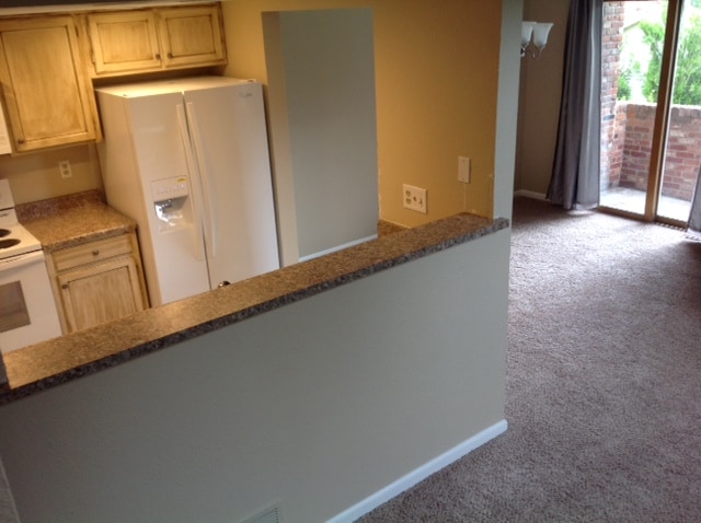 Open floorplan with dining and family room - 4245 S Granby St