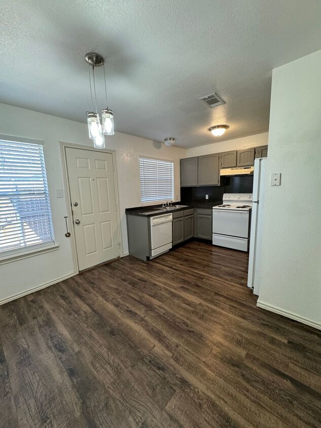 Primary Photo - Move in Special! 2 Bedroom 1.5 Bathroom To...