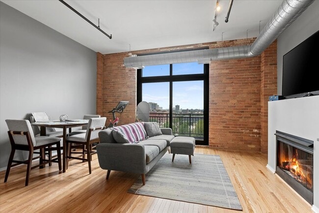 Building Photo - 2024 S Wabash Ave