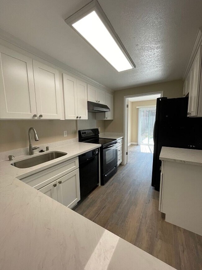 Photo - Remodeled Newark Lake Area 4 bedroom Gem N... House