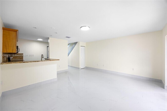 Foto del edificio - 2427 W 52nd Pl