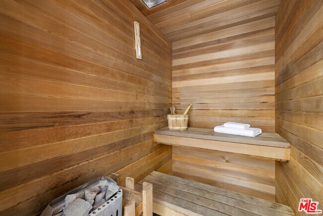 Foto del edificio - 1939 Stradella Rd