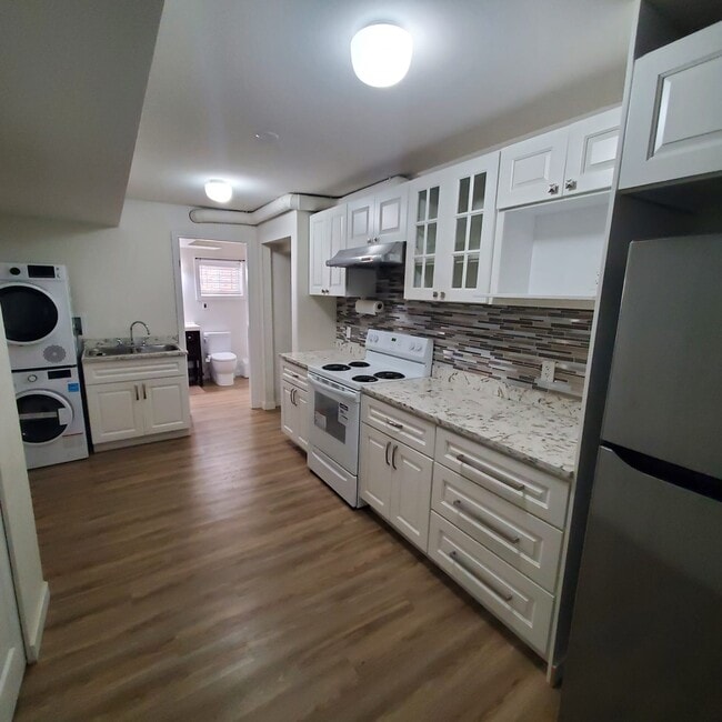 Building Photo - 2911 Cliffrose Cres
