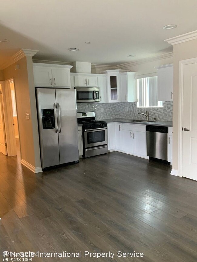 Building Photo - 3 br, 2 bath House - 416 E. 51st Street