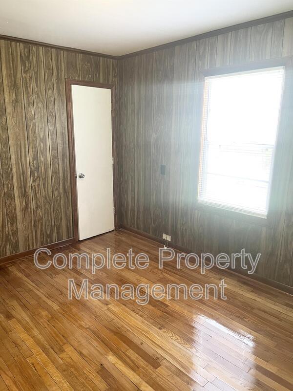 Building Photo - 2876 Valley View Cir