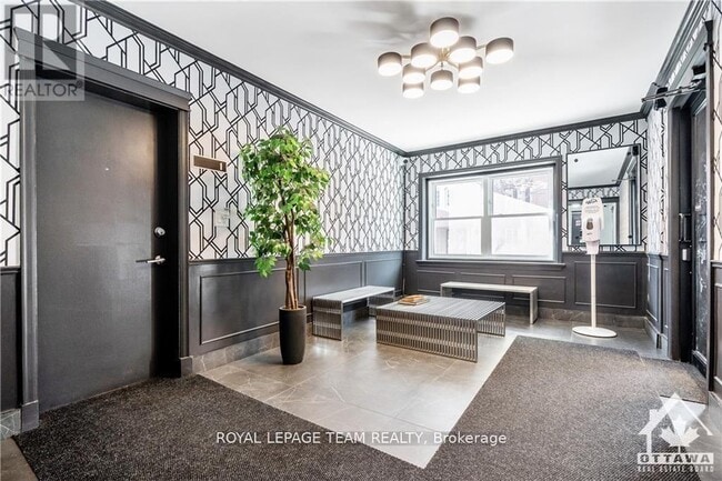 Building Photo - 255 Metcalfe St