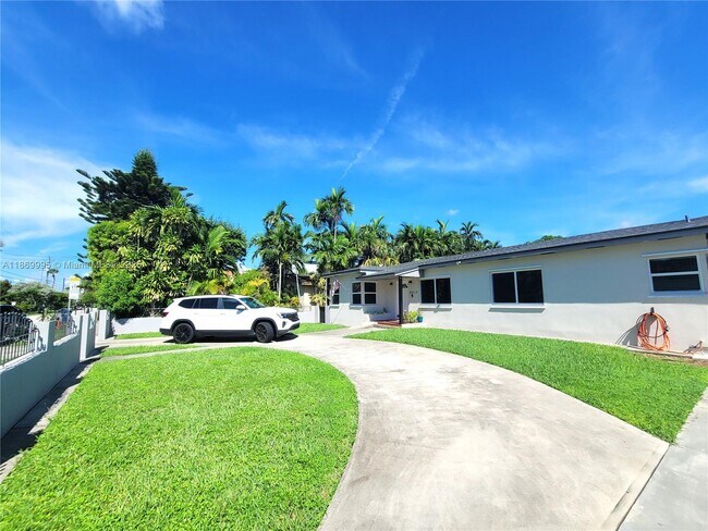 Foto del edificio - 8839 SW 28th St